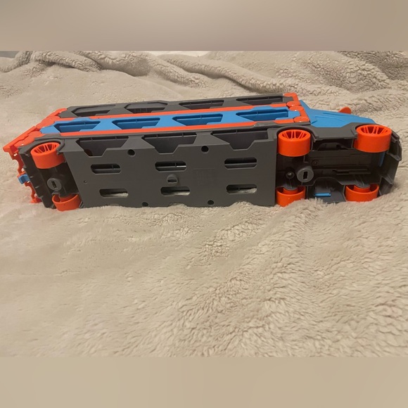 Hot wheels car Carrier extendable race track - Picture 2 of 9